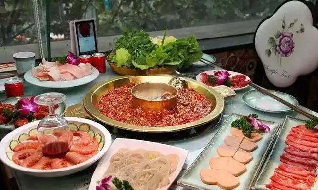 聚会吃火锅2人当场晕倒 最后全进医院还大把掉头发