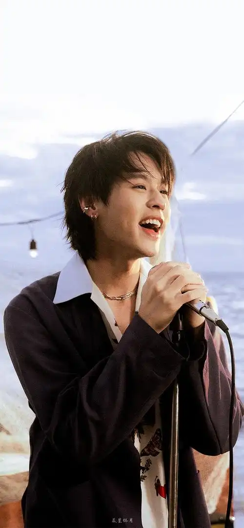 姐妹儿们有bkpp昨天oppo广告的好看的图片吗马哥唱歌那里简直给我帅拉