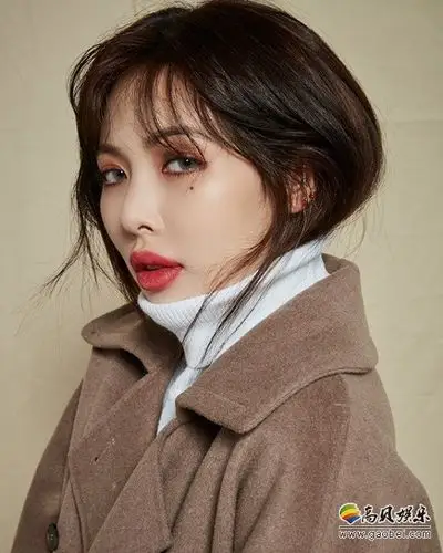 韩国女艺人金泫雅一组最新杂志写真近日在网上曝光吸引众多粉丝的目光