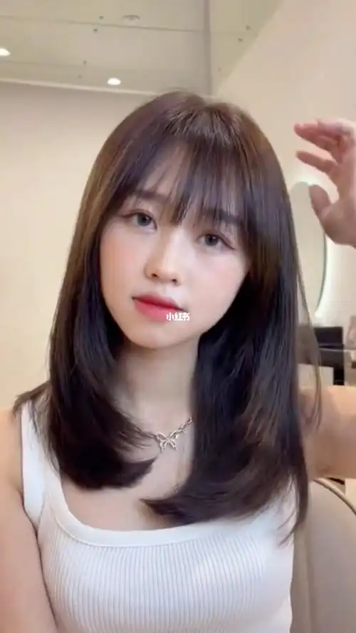 适合圆脸女生的锁骨发