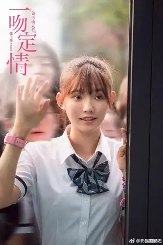 林允校服新图很好看诶