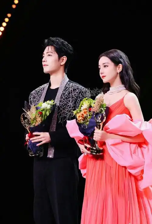 蹭热度网传肖战迪丽热巴主演风月不相关可热巴要进组玫瑰