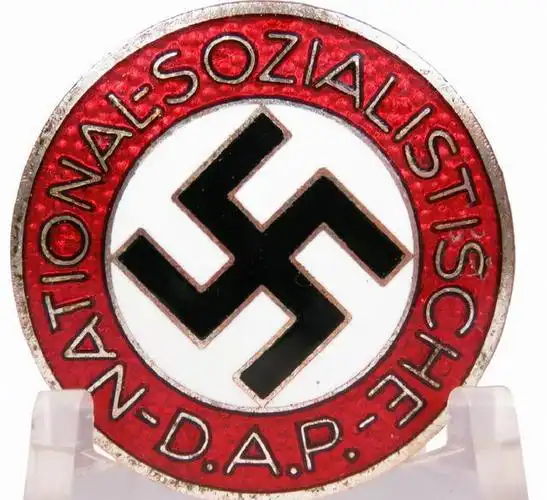 巴伐利亚王字样,这是巴伐利亚军事功勋勋章的设立年份,章体中间是"