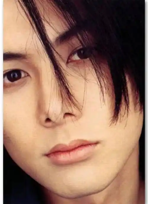 他是日本"国宝级"美男,为爱情得罪上层势力,遭封杀后毅然退圈