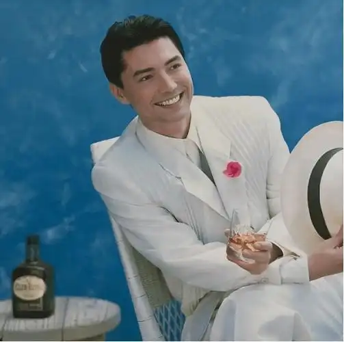 巨星尊龙:从小被遗弃,有过一段婚姻却无儿无女,70岁孑然一身_生活