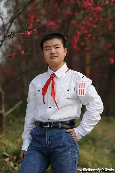 谁炒红了"五道杠"?记者父亲一手栽培