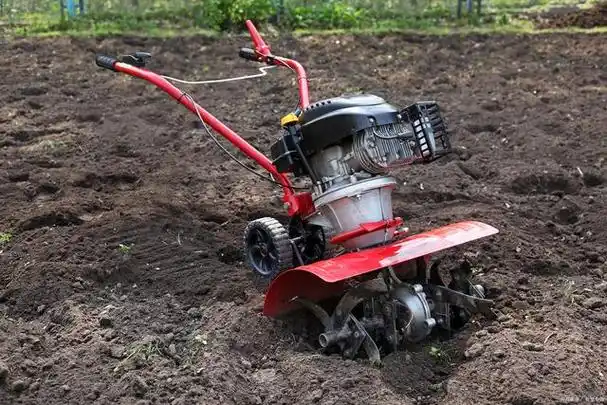 微型旋耕机是一种小型的农业机械,主要用于耕地和准备种植庄稼.