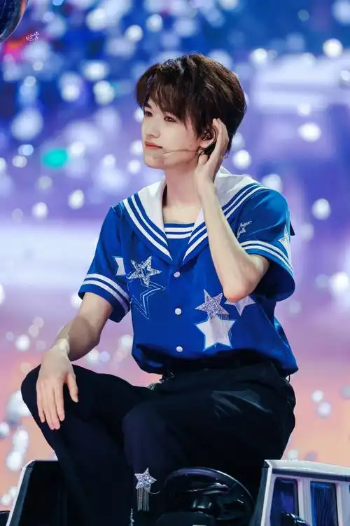 宋亚轩楼外楼演唱会##时代少年团叁重楼暨出道四周年演唱会##时代