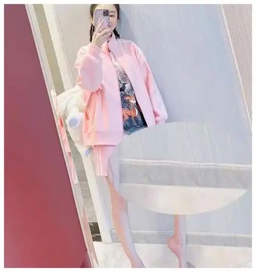 李小璐自拍美照p图竟把墙线p歪,扒扒ps背后的明星照片