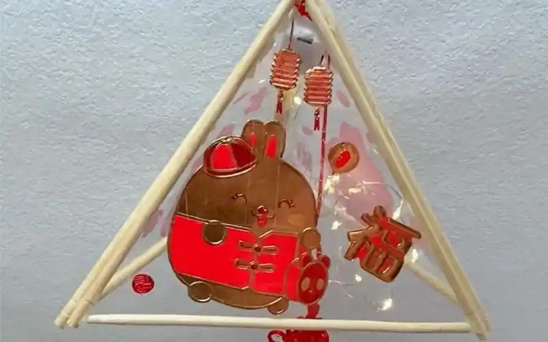 用红包,筷子,透明胶带也能做美美的灯笼,元宵节快到了,带孩子一起来做