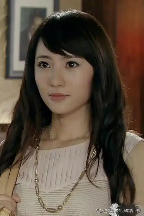 刘萌萌整容前的照片(爱情公寓诺澜的扮演者刘萌萌照片)(3)