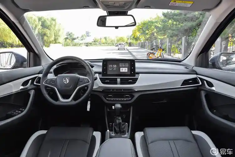 增全景天窗扭矩提升新款宝骏360手挡车型668万起