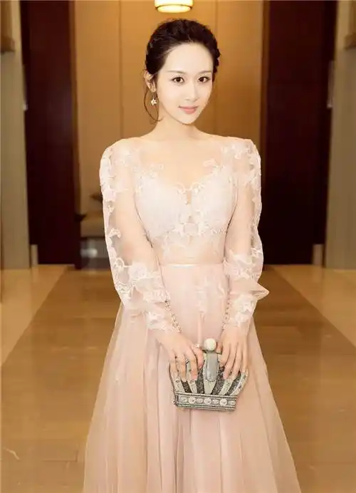 杨紫优雅亮相盛典实力超群获高品质赞誉