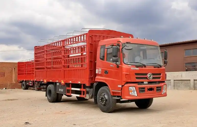 东风神宇 御虎中卡 180马力 4x2 6.75米仓栅式载货车(dfs5168ccyl1)