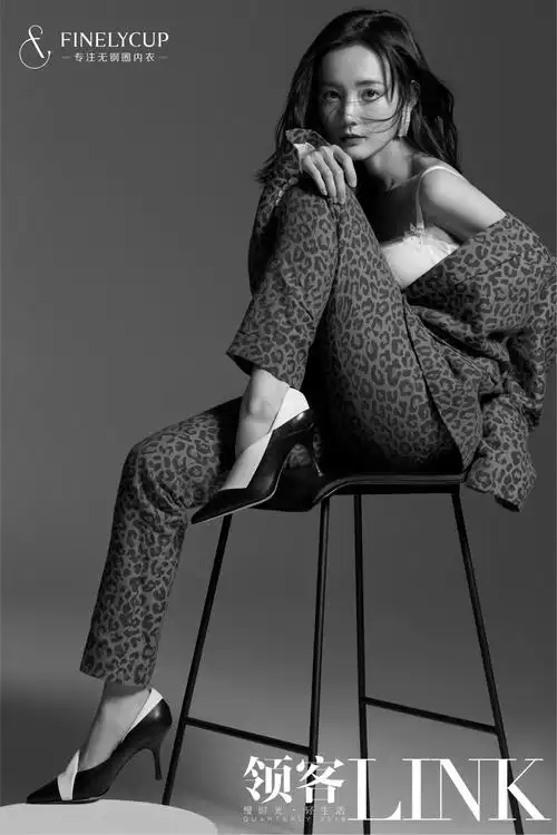 finelycup梵妳卡波无钢圈内衣作为舞者,李一桐一路上一直保持外柔内刚