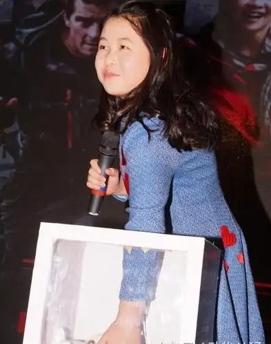 百度老大李彦宏女儿brenda首次现身 举手投足落落大方