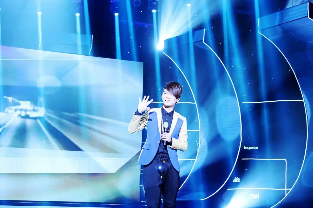 歌手六哲首度加盟2013央视中国农民春晚