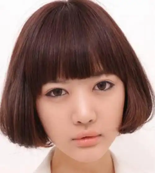 扮嫩蘑菇头女生发型俏皮又减龄