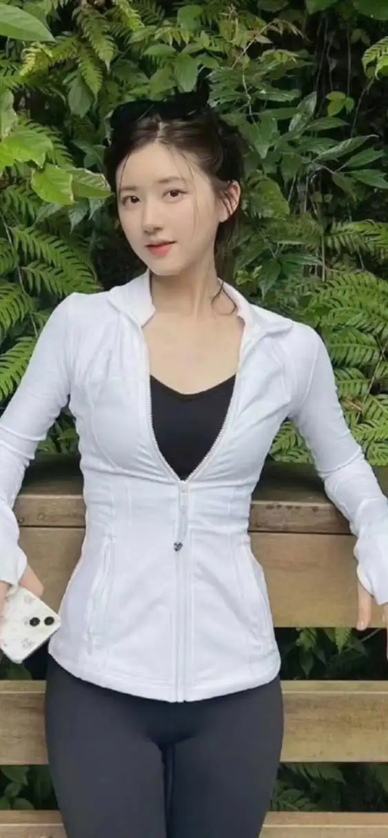 赵露思# 这有马甲线吗