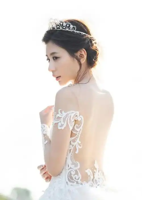 贾静雯修杰楷唯美婚纱照曝光,看一看她为老公修杰楷省了多少钱!