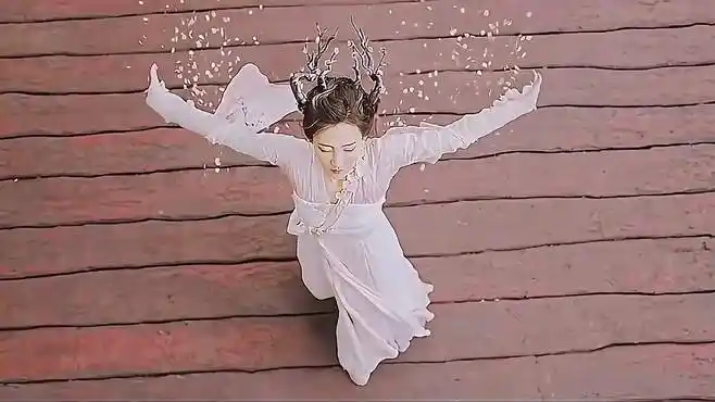 侍神:王丽坤桃花妖造型太惊艳,没想最后竟被一帮妖怪感动了!