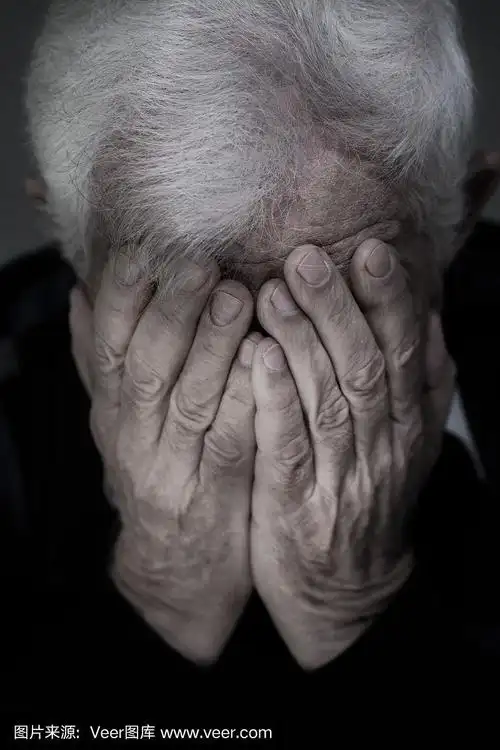 老人哭