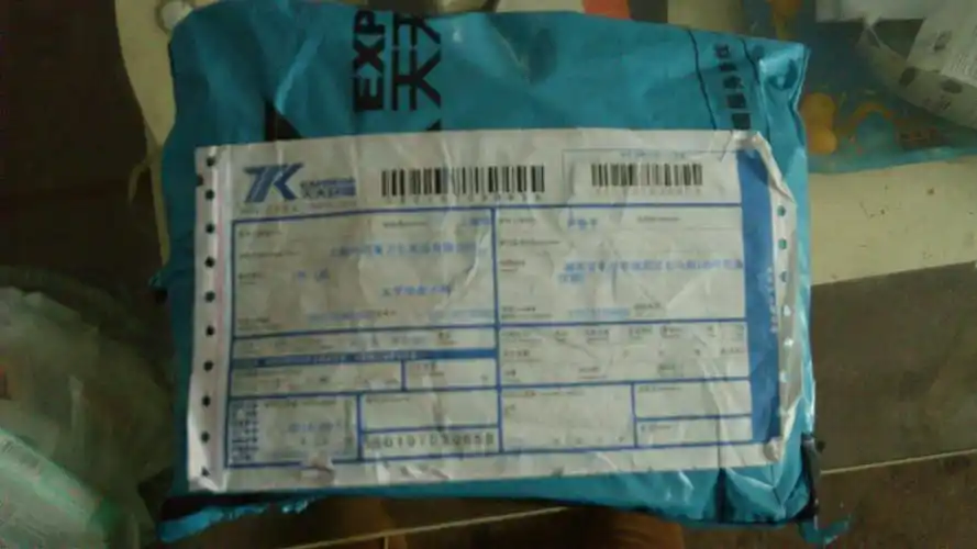 天天快递,包装不错,没有任何损坏.