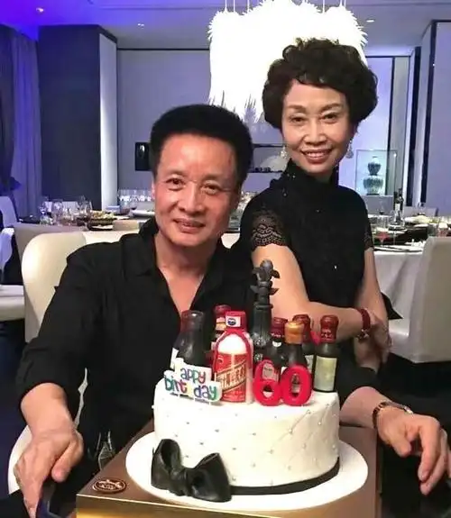 61岁阎维文:与癌症妻子恩爱35年!女儿拒绝国外高薪,女婿背景强大!