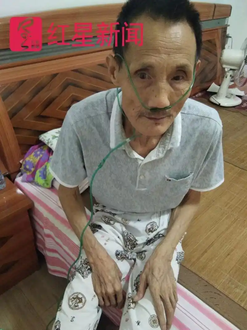 72岁的黄范铭瘦得只剩皮包骨