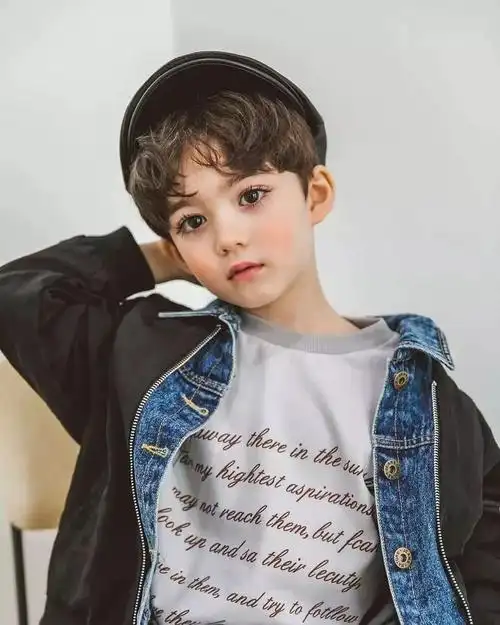 这个5岁混血男孩让16万人疯狂:长大还得了!