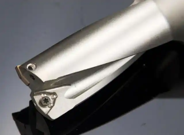 能钻出方孔的钻头,这是什么原理?网友:真是太聪明了!