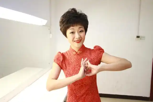 解放军总政话剧团青年演员 特长:主持,相声,小品创作表演,戏剧表演等