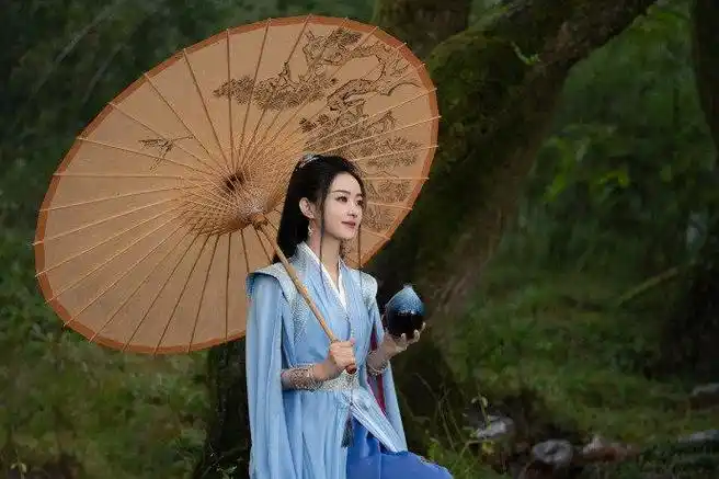 赵丽颖泪珠滑落,优美撑伞画面,妙不可言|赵丽颖_新浪新闻