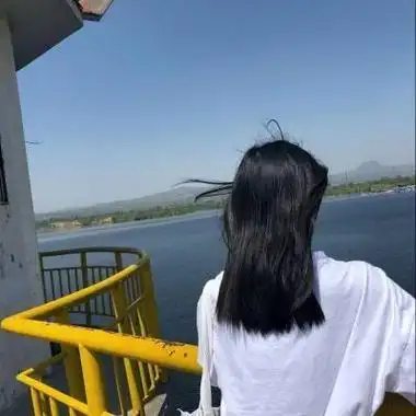 2021低调情侣头像背影一男一女猫有九命也只有一心而已