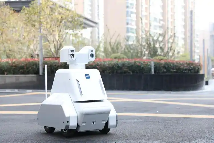 深兰科技ai安防机器人——瓦力