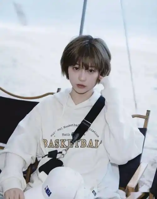 短发少年感显嫩又耐看