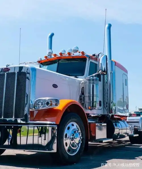 参考的是现实版的卡车造型制作,大家喜欢擎天柱的这两种载具形态吗?