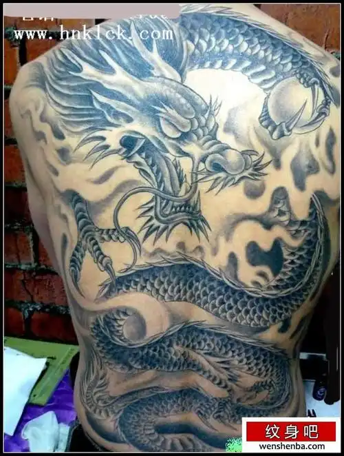 超霸气的满背龙纹身图案图案