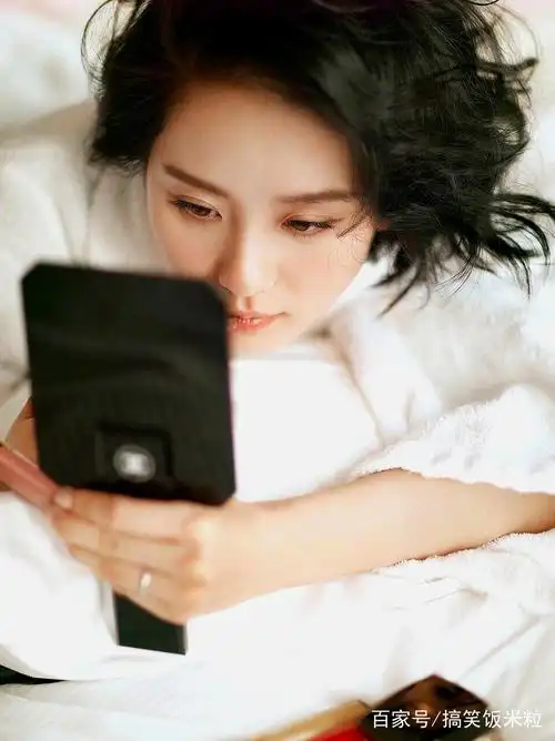 完美的低头侧脸