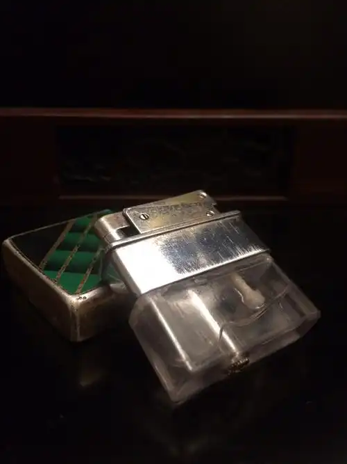 设计独特和罕见款式的古董打火机,透明外壳古董煤油打火机.