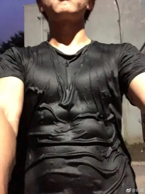 邓超健身浑身湿透大晒完美腹肌张一山实名羡慕却被网友揭穿