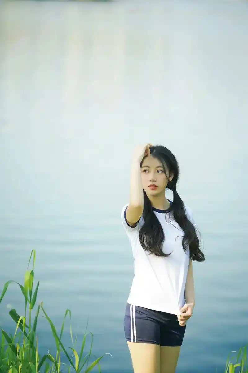 河边的少女.#摄影 #写真 #颜值 #美女 #图文伙伴计划 - 抖音