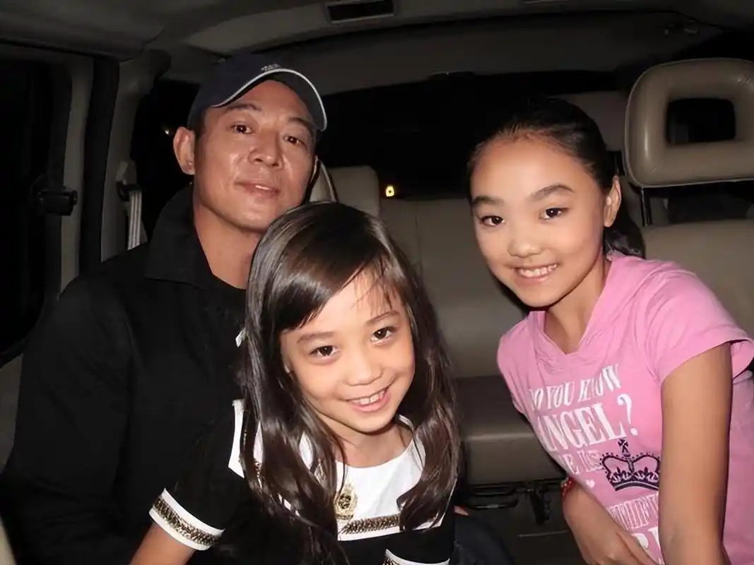 回顾李连杰对利智说咱们两个女儿挺奇怪长得既不像你又不像我