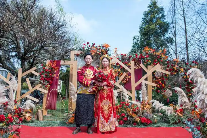 户外中西结合式 红色系婚礼