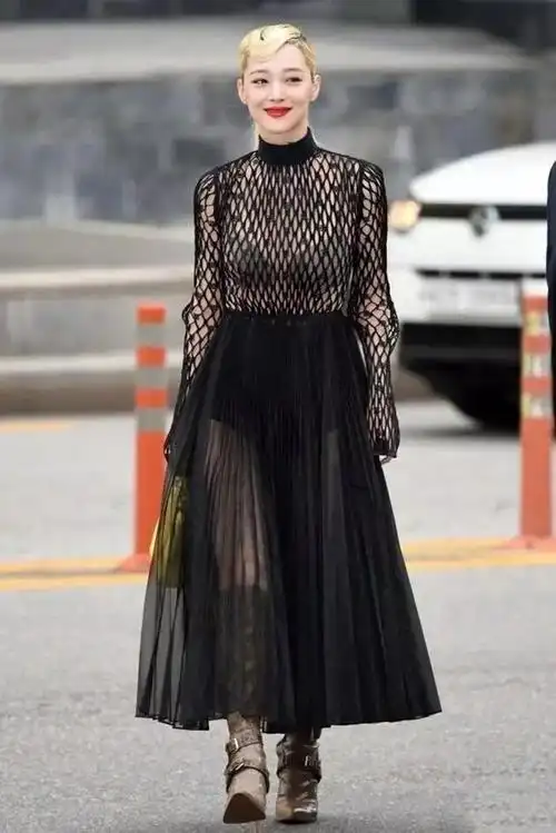 细数韩国女星崔雪莉穿搭史如何从清纯女神蜕变成性感小尤物