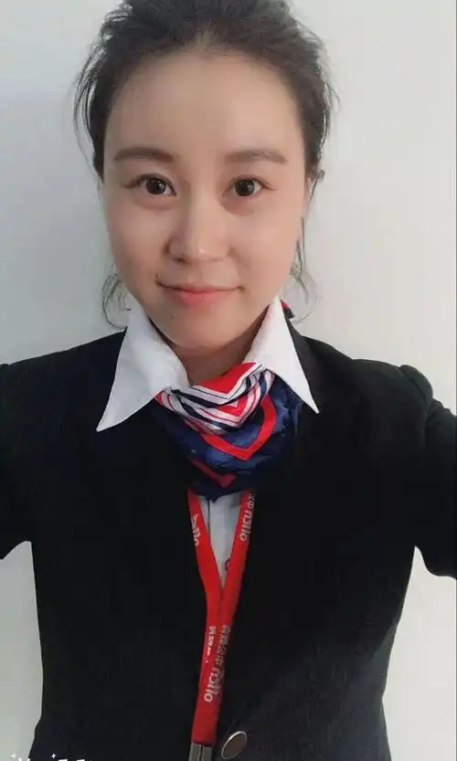 选出你认为最美的中公美女客服