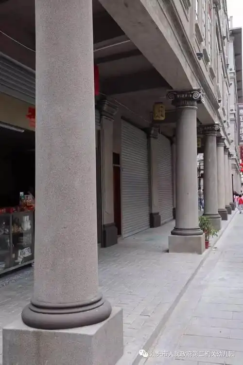 我们的小发现:原来小公园骑楼的柱子,小公园里逛一逛来张合影吧!