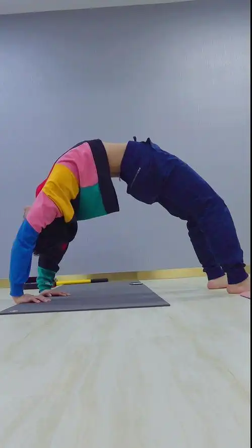 瑜伽#这个开肩的动作你能做到不