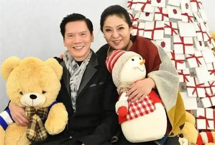 向太陈岚与丈夫向华强生活照