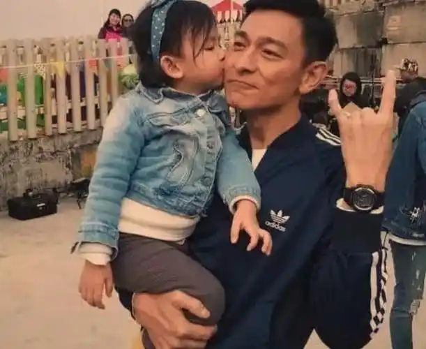 刘德华个人简介刘德华的孩子多少个